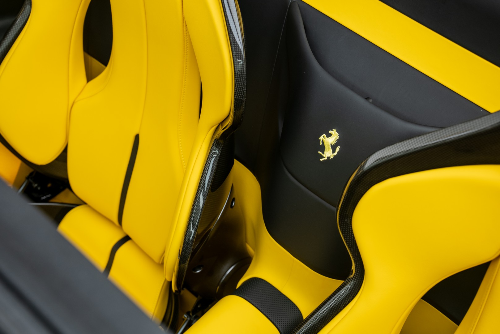 2024 FERRARI SF90 SPIDER | MAIN DEALER SERVICE | FULL CARBON OPTION